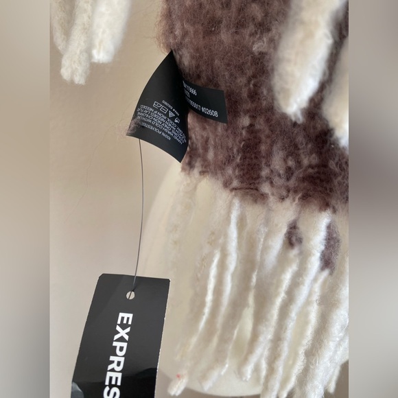 NWT Express Stripe Brushed Fringe Scarf, Blush - Picture 2 of 2